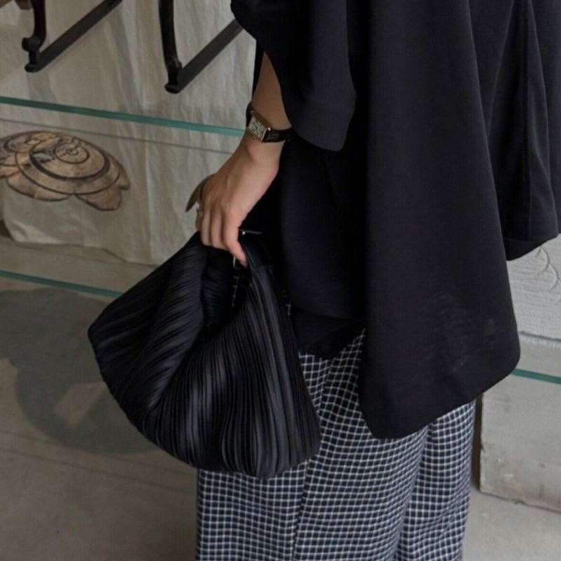Sac à main plissé en forme de  - Interior Design High End avis et prix